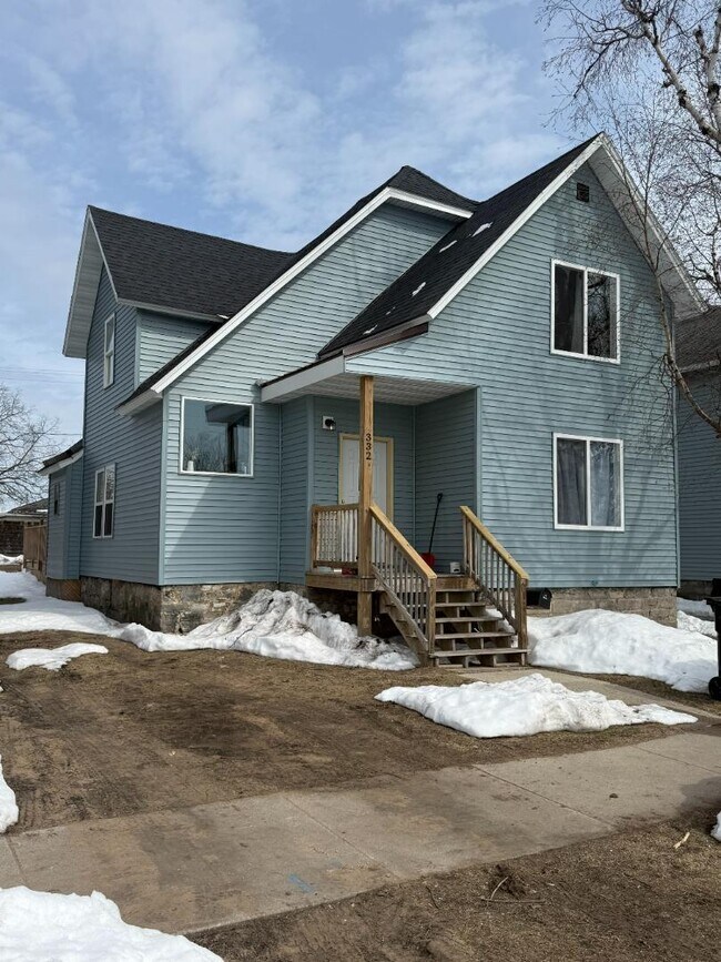 Building Photo - 332 2nd St