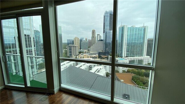 Foto del edificio - 3325 Piedmont Rd NE