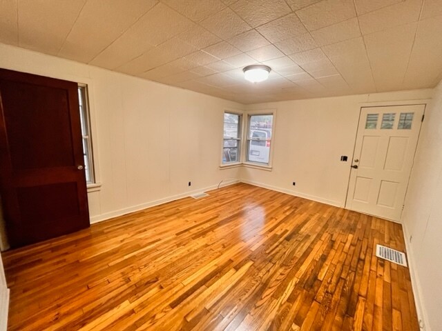 Hardwood Floors - 2009 Lakeview Ave