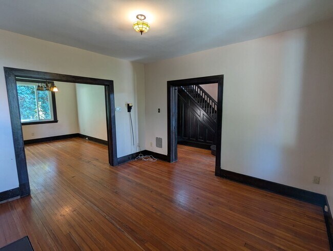 Foto del edificio - 344 Connor St