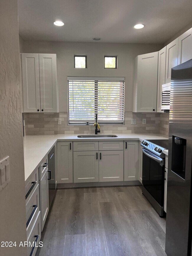 Building Photo - 9100 E Raintree Dr