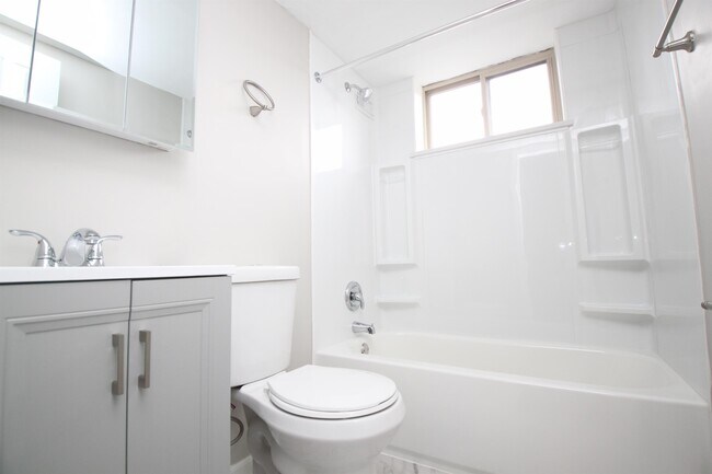 Building Photo - 464 McKnight Cir