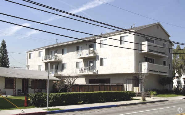 Building Photo - 1635 Obispo Ave