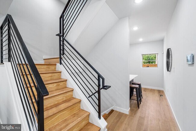 Foto del edificio - 2156 N Randolph St