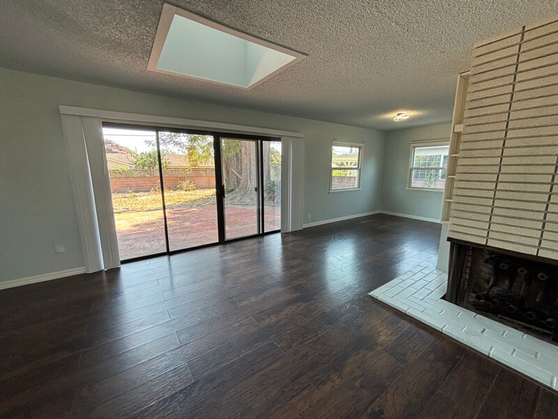 Primary Photo - 10642 Artcraft Ave