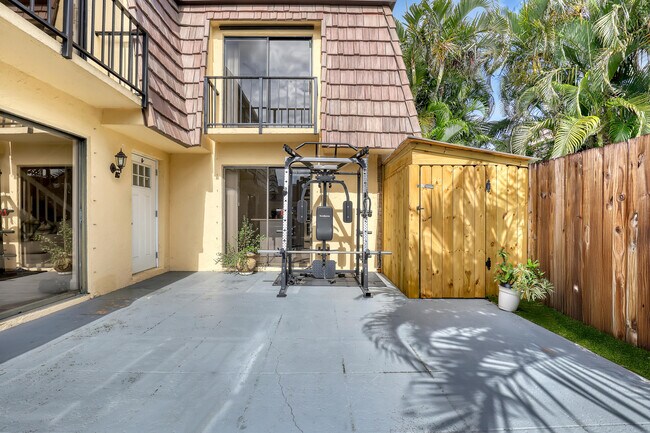 Building Photo - 712 Springdale Cir