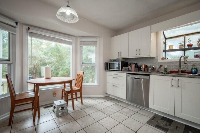 Foto del edificio - 115 Winterberry Dr