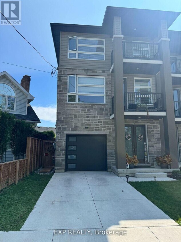 Photo principale - 37 Riverside Dr