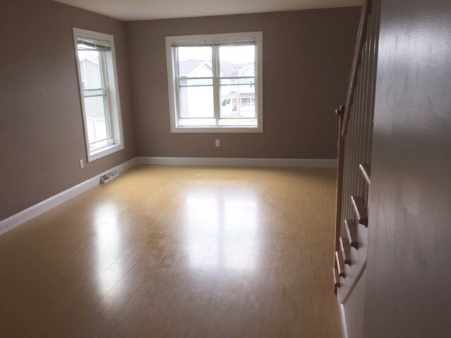 Living Room - 294 Saratoga Ave