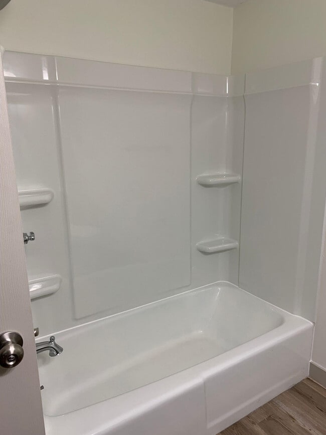 Building Photo - 326 W Kenwood Dr