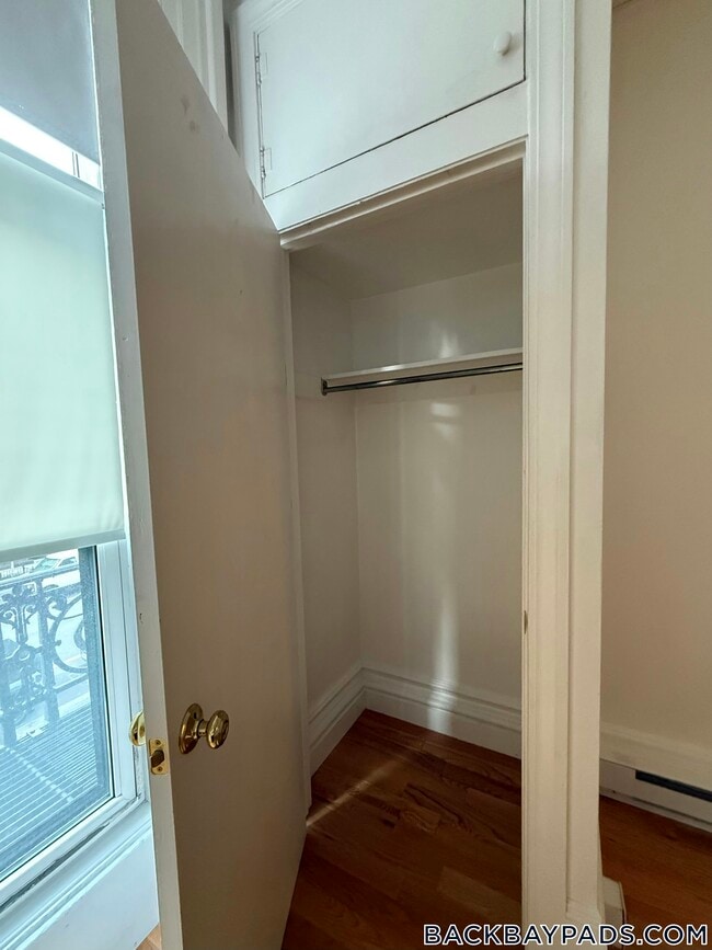 Building Photo - 405 Beacon St