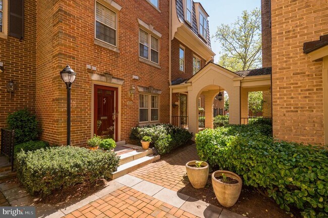 Foto del edificio - 4346 Westover Pl NW