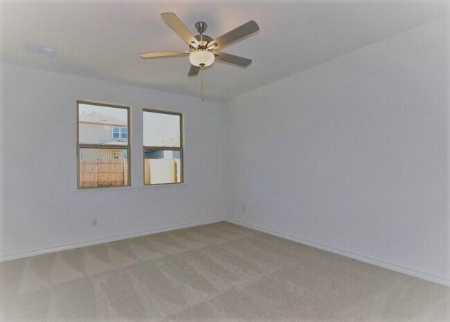 Foto del edificio - 562 Papaya Dr