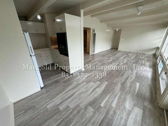 Building Photo - 561irv