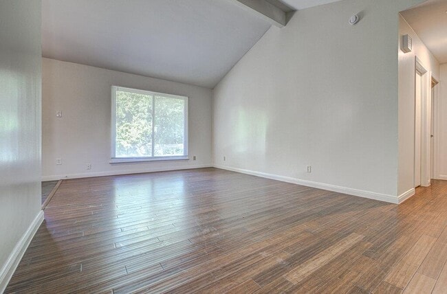 Foto del edificio - 5508 Pine Pl