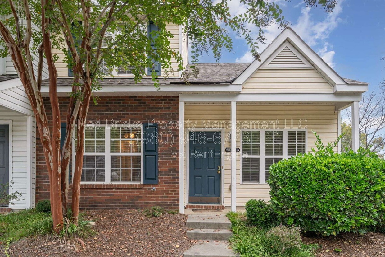 Primary Photo - 16849 Greenlawn Hills Ct