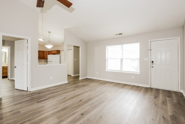 Foto del edificio - 5314 Claybrooke Dr