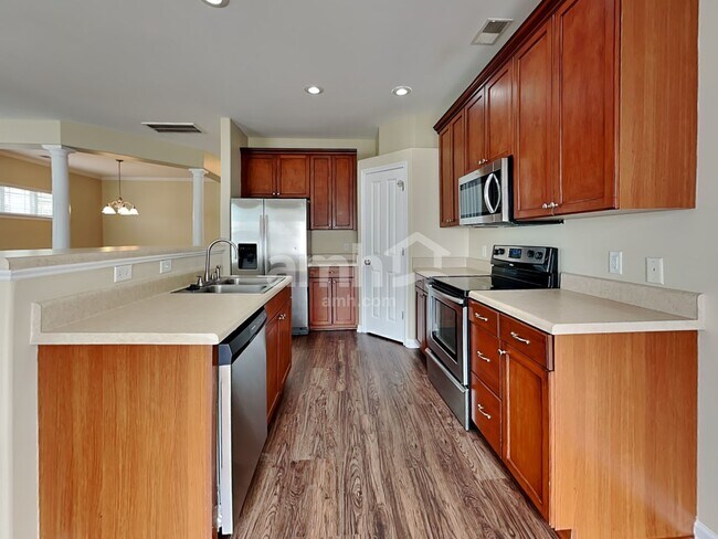 Foto del edificio - 100 Summer Hill Court