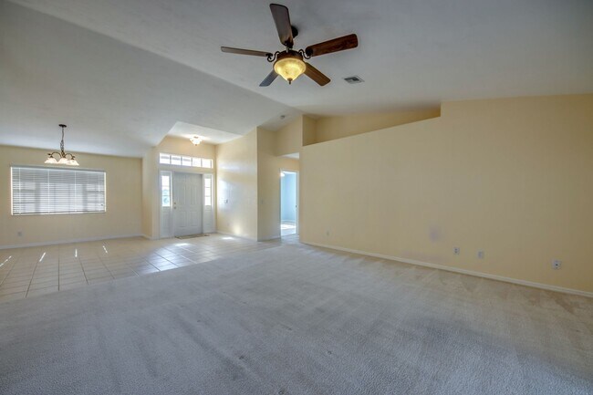 Foto del edificio - COMING SOON! 3 bedroom 2 bathroom single f...