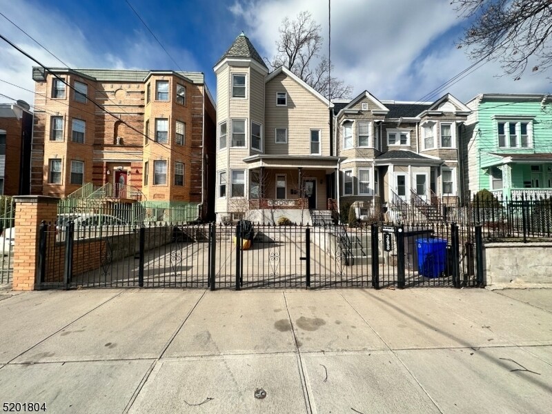 Primary Photo - 398 Summer Ave