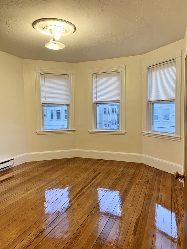 Building Photo - 257 Beacon St