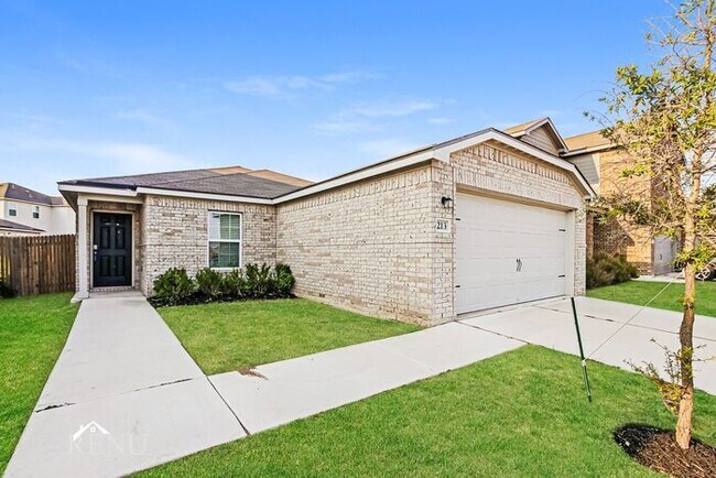 Foto del edificio - Now Available!