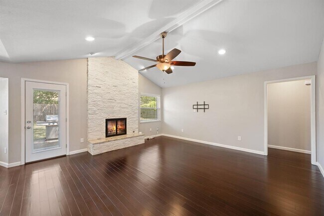 Building Photo - 8511 Daleview Dr