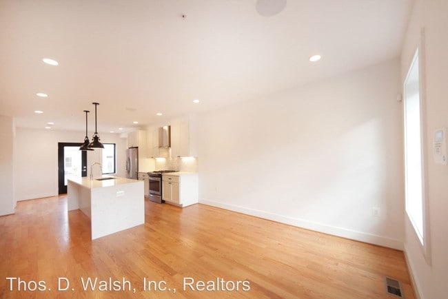 Building Photo - 609 Gresham Pl NW
