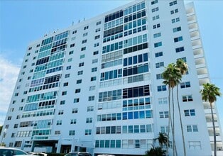 Building Photo - 7200 Sunshine Skyway Ln S