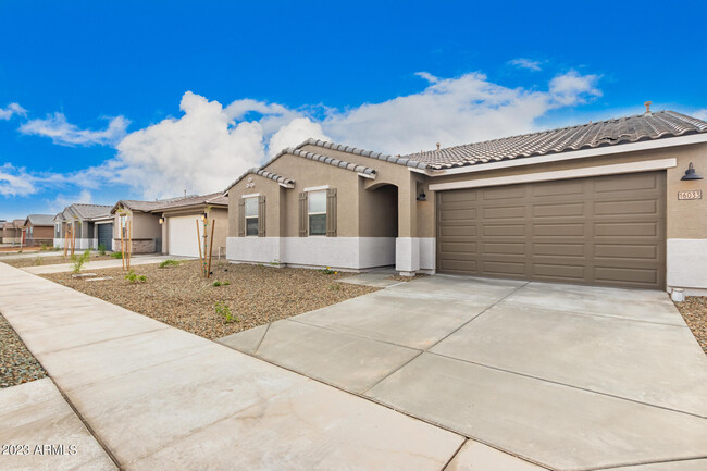 Building Photo - 16033 Smoketree Dr