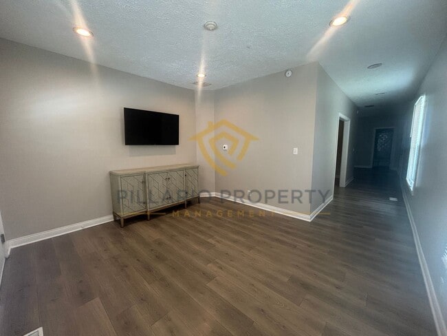 Photo - 1518-1520 Kennington St Apartment