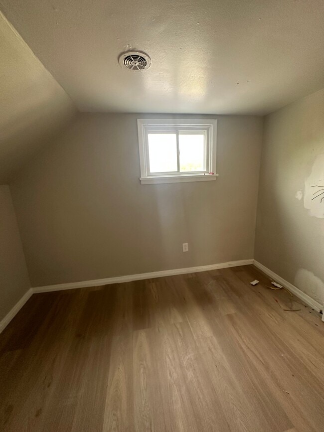 Foto del edificio - 1185 E 123rd St