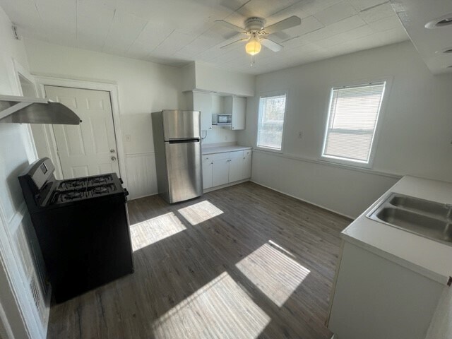 Kitchen - 15 Grove St