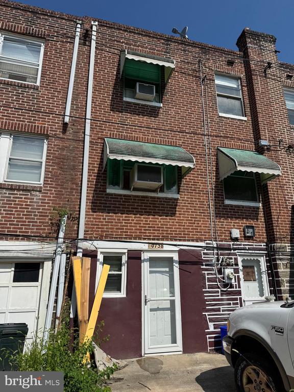 Foto del edificio - 6738 Grovers Ave