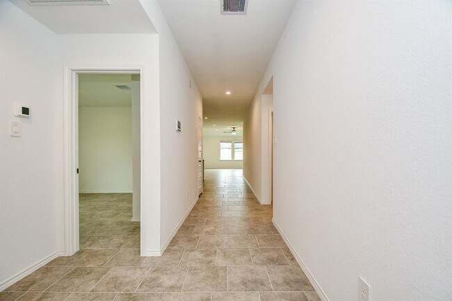 Building Photo - 1011 Appaloosa Ln