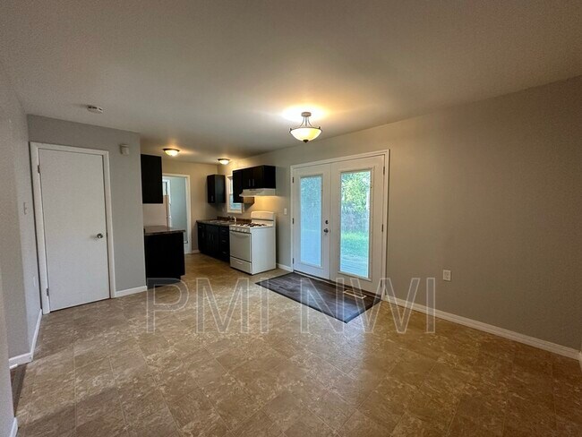 Building Photo - 325 Lahonda Dr