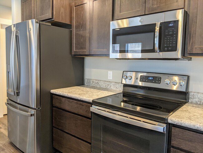 Building Photo - 129 Crystal View Ct