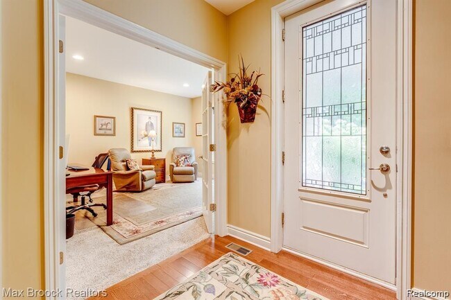 Foto del edificio - 1050 Oakwood Dr