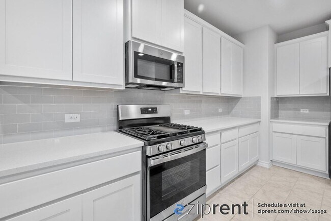 Building Photo - 7601 Albany Dr