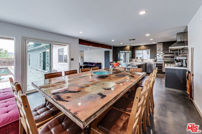 Foto del edificio - 7020 Middlesbury Ridge Cir