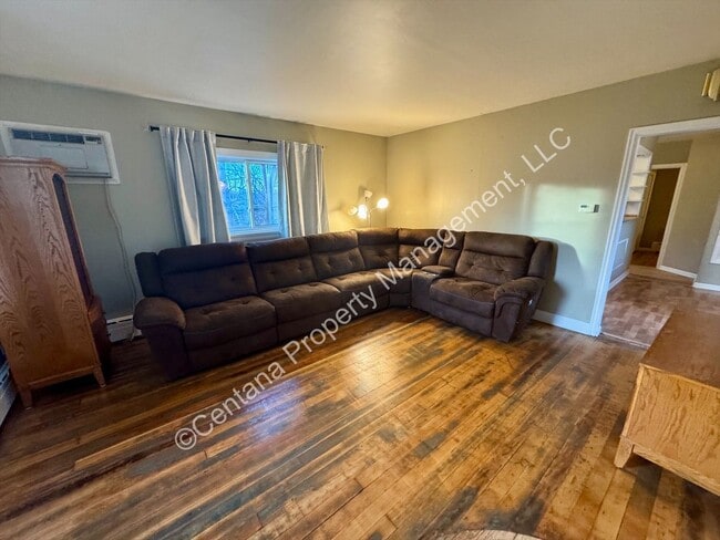 Building Photo - Semi-Furnished 5 bed 2 bath with large fenced yard for rent!