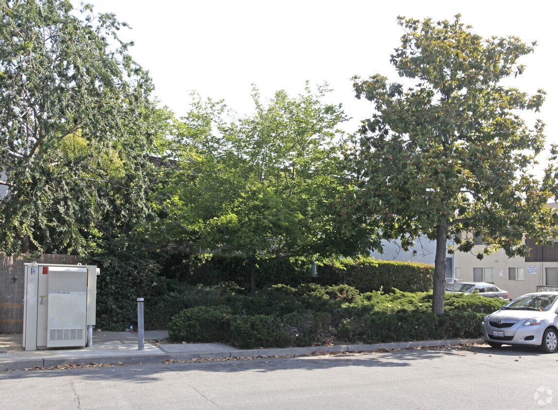 Building Photo - 669 Kirkland Dr