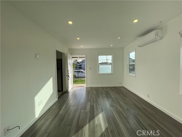 Building Photo - 357 E Plenty St