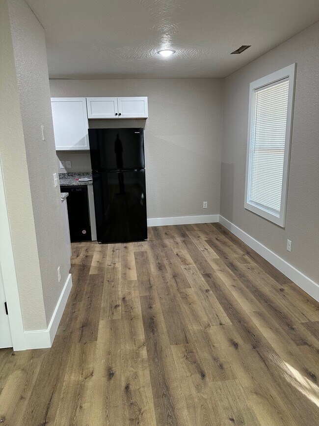 Building Photo - 449 W Lombard St