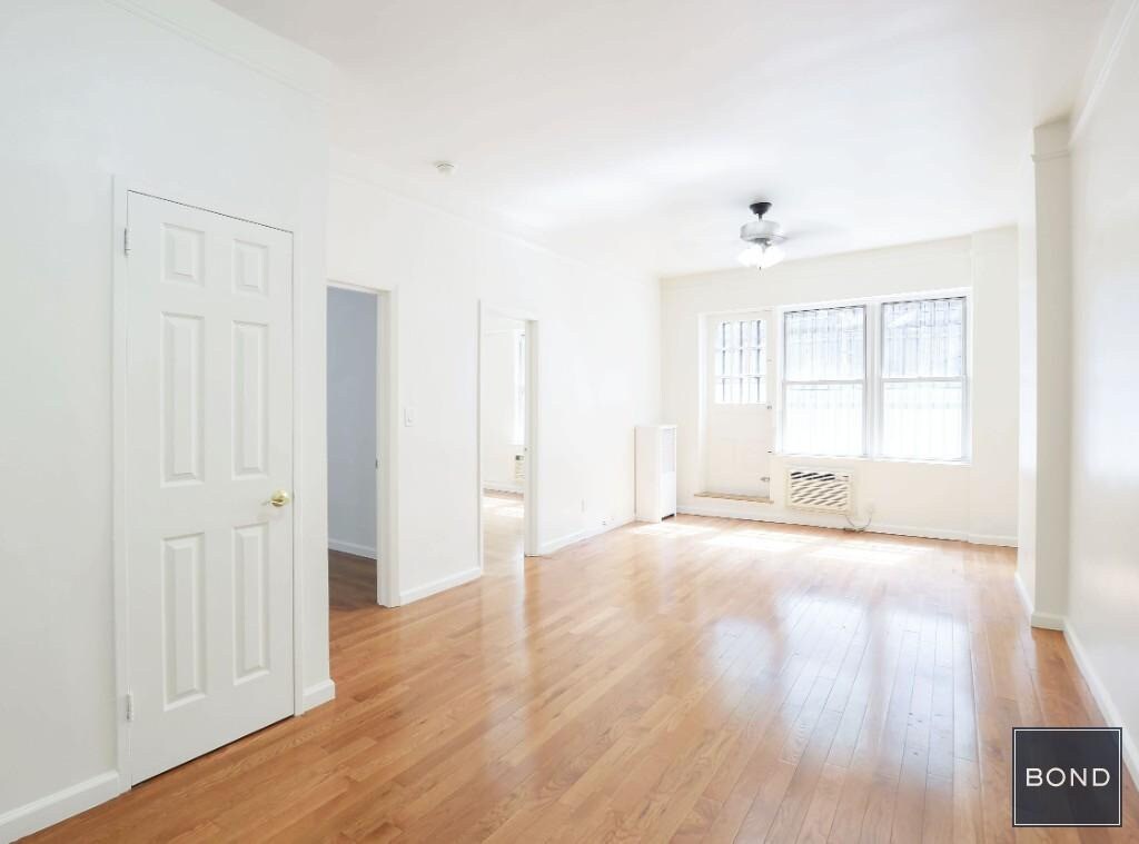 Primary Photo - 306 E 71st St