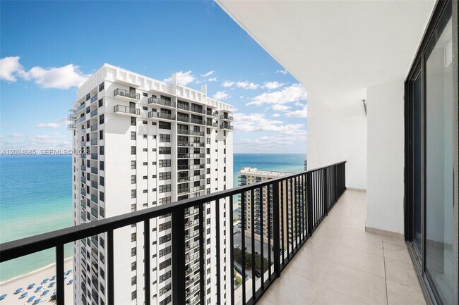 Foto del edificio - 2401 S Ocean Dr