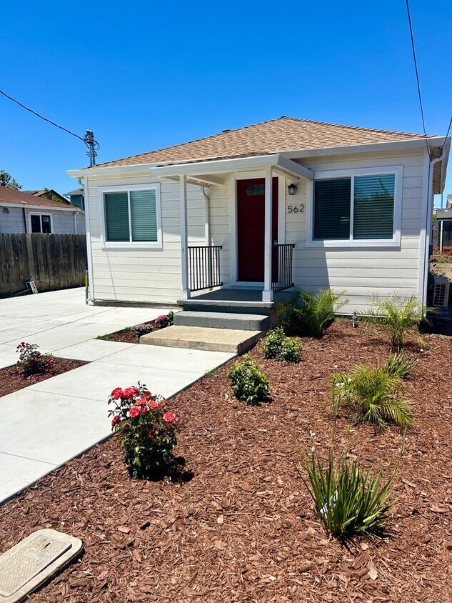 Primary Photo - Completely Updated Huntwood area House!