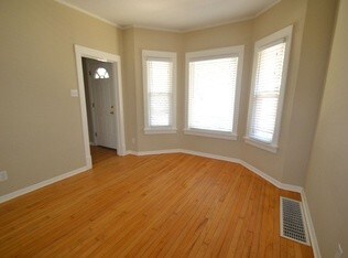 Foto del edificio - 4046 N McVicker Ave