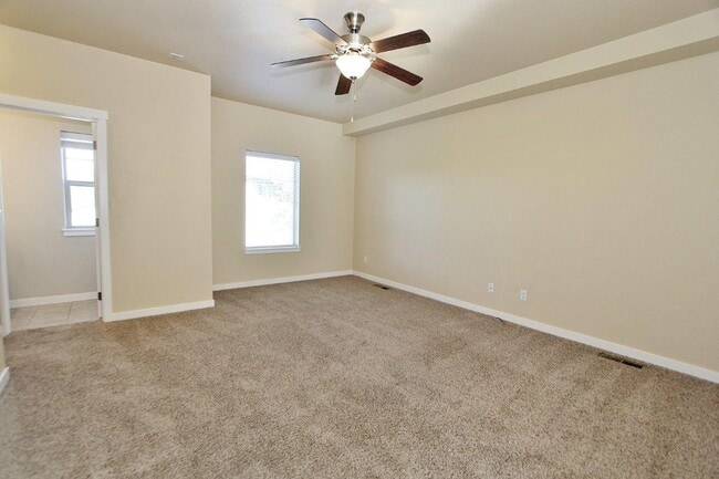 Building Photo - Immaculate Townhouse w/2 Car-Garage
