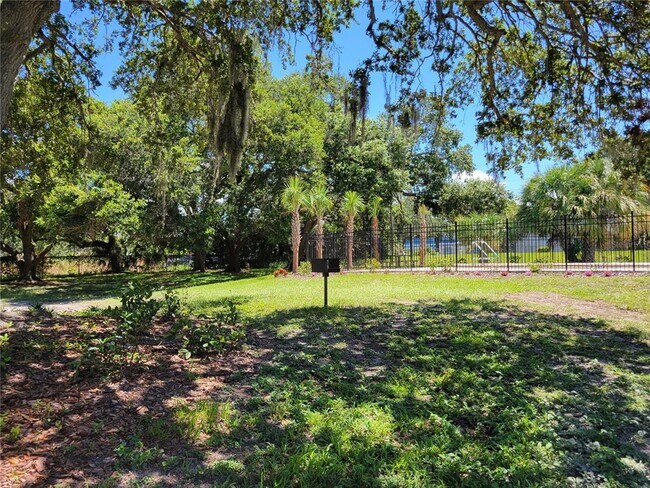 Building Photo - 1135 Pinellas St